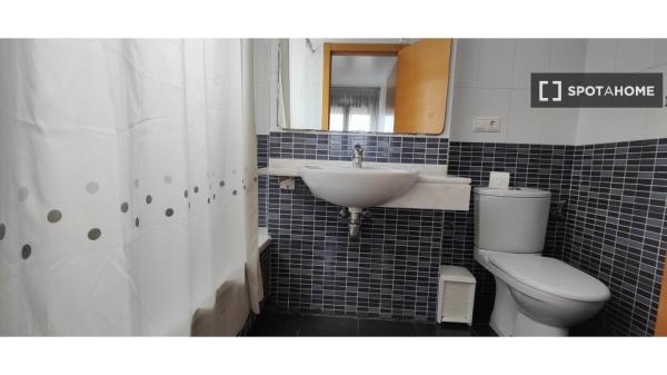 Apartamento de 2 dormitorios en alquiler en Benidorm