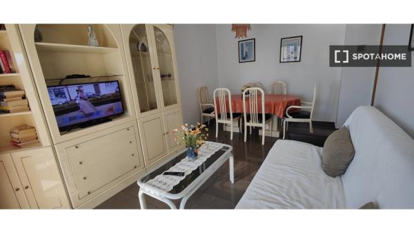 Apartamento de 2 dormitorios en alquiler en Benidorm