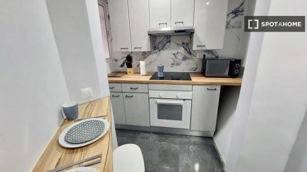 Habitación en piso compartido en madrid.