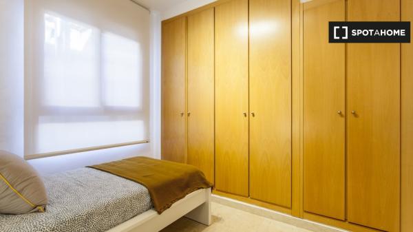 Piso entero de 2 dormitorios en valència.