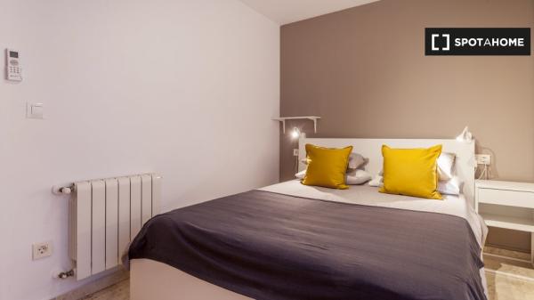 Piso entero de 2 dormitorios en valència.