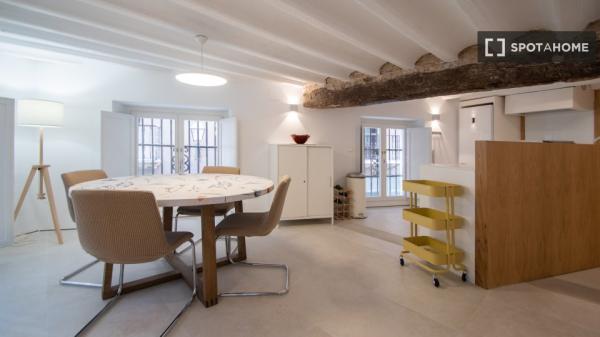 Piso en alquiler de 2 habitaciones en Hospital de Mujeres, Cádiz.