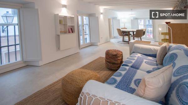 Piso en alquiler de 2 habitaciones en Hospital de Mujeres, Cádiz.