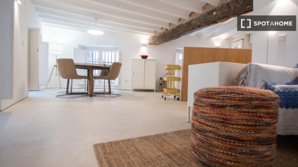 Piso en alquiler de 2 habitaciones en Hospital de Mujeres, Cádiz.