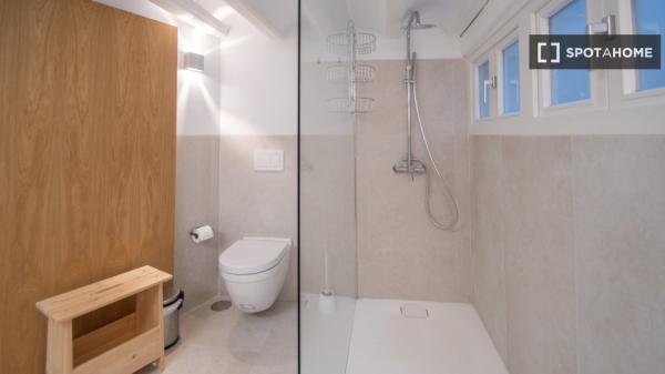 Piso en alquiler de 2 habitaciones en Hospital de Mujeres, Cádiz.