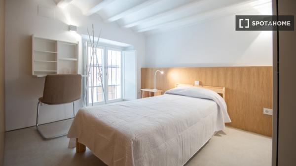 Piso en alquiler de 2 habitaciones en Hospital de Mujeres, Cádiz.
