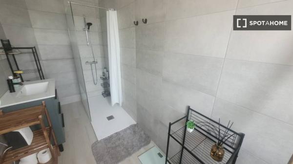 Piso de 3 dormitorios en alquiler en Alicante