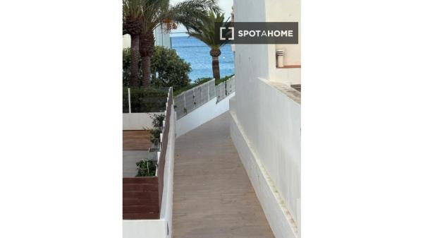 Apartamento de 5 dormitorios en alquiler en Jávea, Alicante