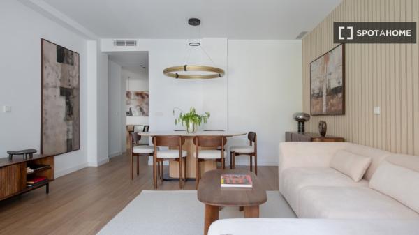 Piso de 3 habitaciones en alquiler en Los Remedios, Sevilla.