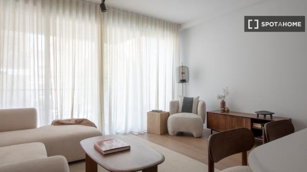 Piso de 3 habitaciones en alquiler en Los Remedios, Sevilla.