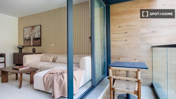 Piso de 3 habitaciones en alquiler en Los Remedios, Sevilla.