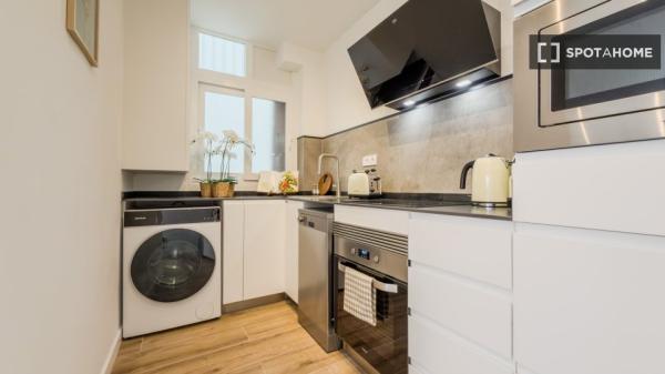 Piso de 2 habitaciones en alquiler en Gracia, Barcelona.