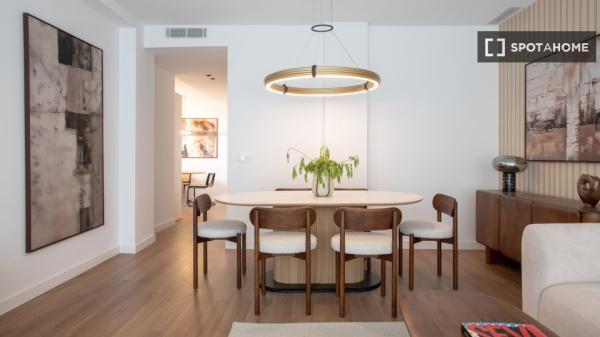 Piso de 3 habitaciones en alquiler en Los Remedios, Sevilla.