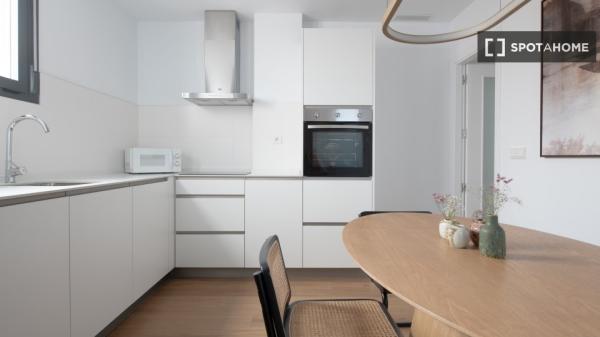 Piso de 3 habitaciones en alquiler en Los Remedios, Sevilla.