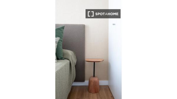 Piso de 3 habitaciones en alquiler en Los Remedios, Sevilla.