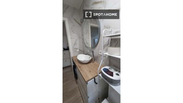 Piso de 2 dormitorios en alquiler en Torremolinos, Málaga.