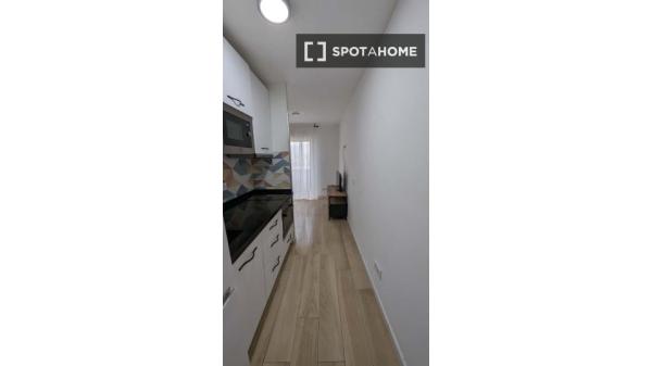 Piso de 2 dormitorios en alquiler en Torremolinos, Málaga.