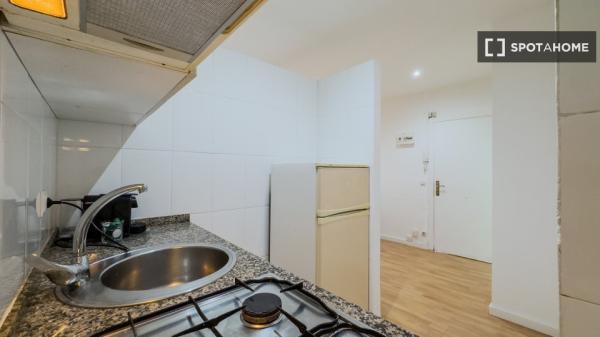 Estudio en alquiler en La Bordeta, Barcelona