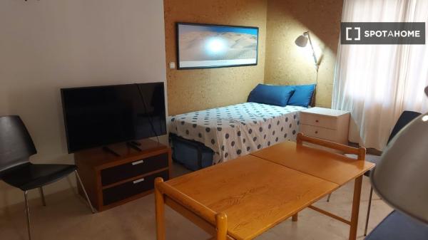 Pokój we wspólnym mieszkaniu w Granadzie