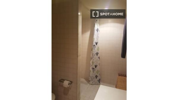 Pokój we wspólnym mieszkaniu w Granadzie