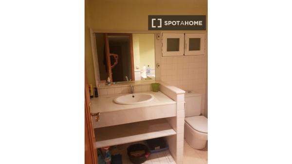 Pokój we wspólnym mieszkaniu w Granadzie