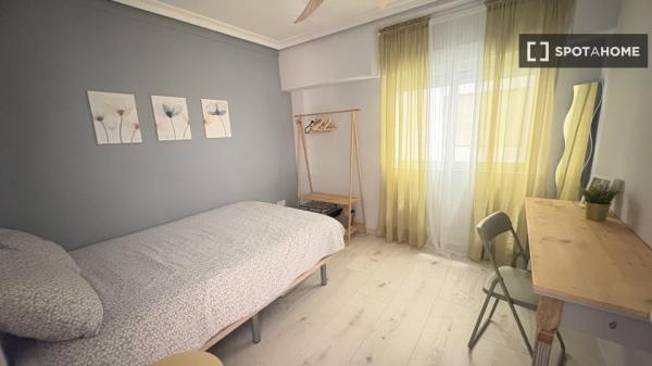 Habitación compartida en alquiler Alicante, Alicante.