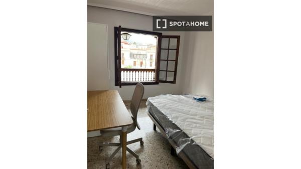 Se alquila piso de 5 habitaciones en La Orotava, todos los gastos incluidos