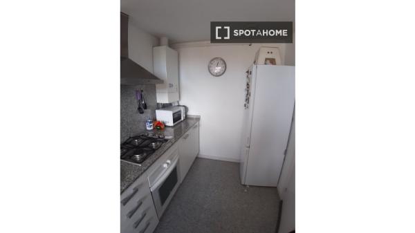 Habitación en piso compartido, Sant Adrià de Besòs, Barcelona