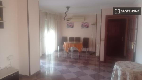 Habitación en piso compartido en Jaén