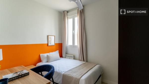 Zimmer in Wohngemeinschaft zu vermieten in Arapiles, Madrid