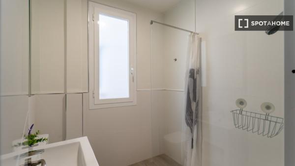 Zimmer in Wohngemeinschaft zu vermieten in Arapiles, Madrid