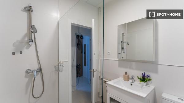 Zimmer in Wohngemeinschaft zu vermieten in Arapiles, Madrid