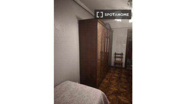 Room in shared flat for rent in Santander