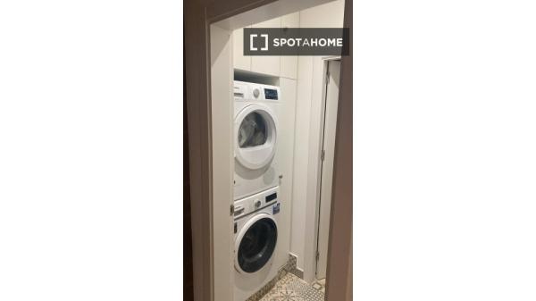 Piso de 3 habitaciones en alquiler en Embajadores, Madrid