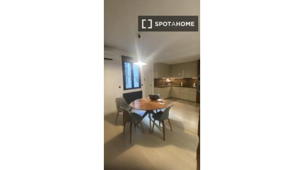 Piso de 3 habitaciones en alquiler en Embajadores, Madrid