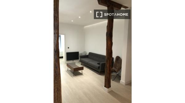 Piso de 3 habitaciones en alquiler en Embajadores, Madrid