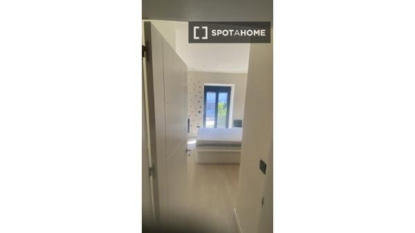 Piso de 3 habitaciones en alquiler en Embajadores, Madrid