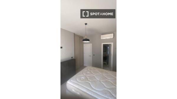 Piso de 3 habitaciones en alquiler en Embajadores, Madrid