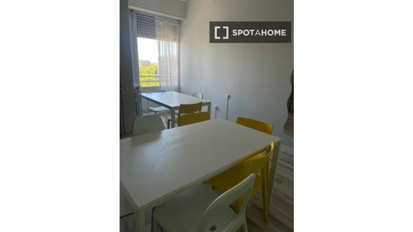 Zimmer in Wohngemeinschaft zu vermieten in Saragossa