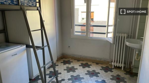 Zimmer in Wohngemeinschaft zu vermieten in Saragossa