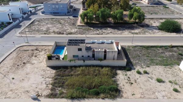 Terreno en calle Bélgica, 8