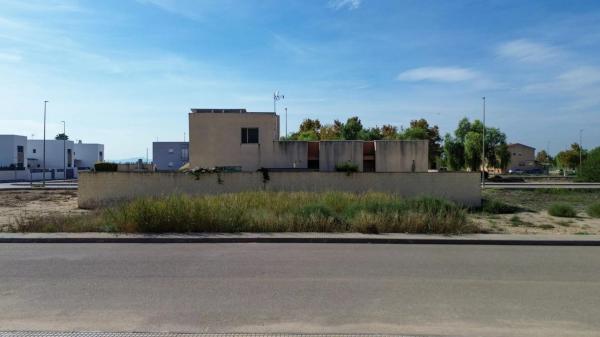 Terreno en calle Bélgica, 8