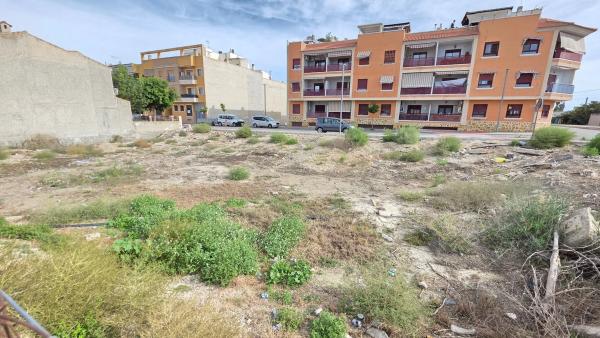 Terreno en calle Guardamar del Segura, 7