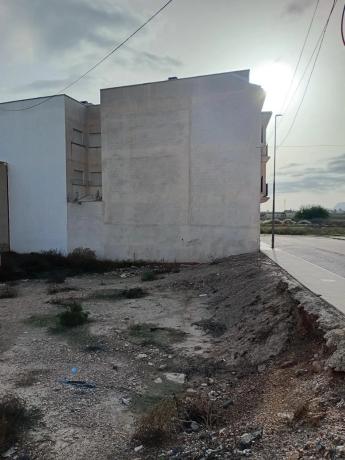 Terreno en calle Miguel de Unamuno