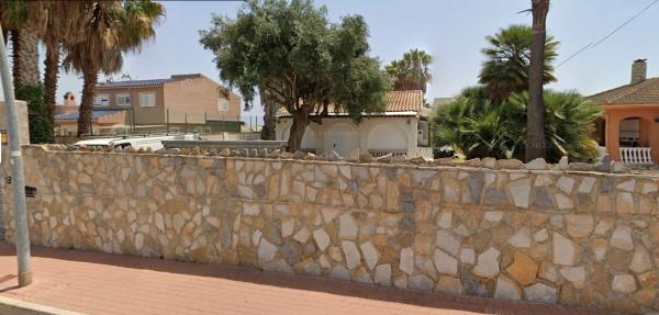 Terreno en calle Levante Bal