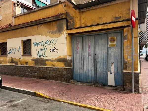 Terreno en calle Almudena