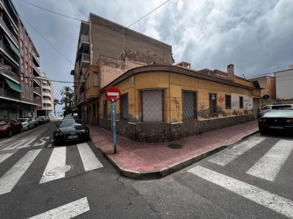 Terreno en calle Almudena