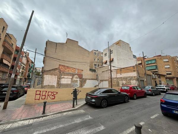 Terreno en calle de Casiopea