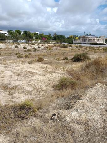 Terreno en calle del Eucalipto