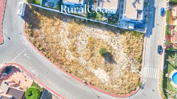 Terreno en calle El Pi